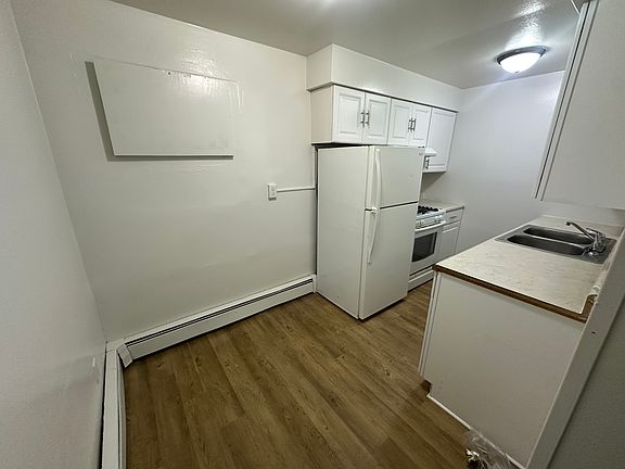 4th image of 5533 Aspen Ave #2