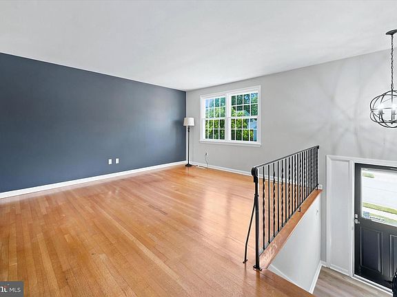 3rd image of 918 Rockmoss Ave