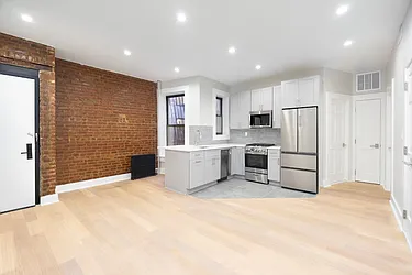 Rented by LEVEN Real Estate