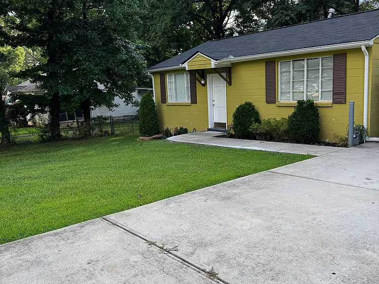 1690 Concord Dr SE — Photo 2