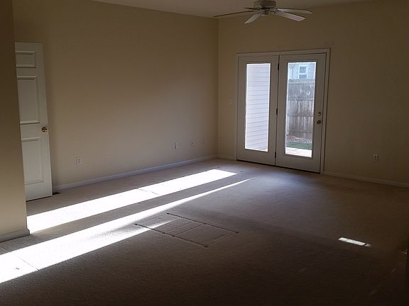 3rd image of 912 W Trailcreek Dr