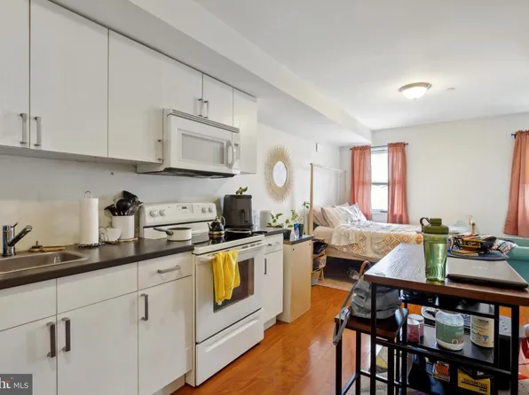 1945 Nicholas St, Philadelphia, PA 19121