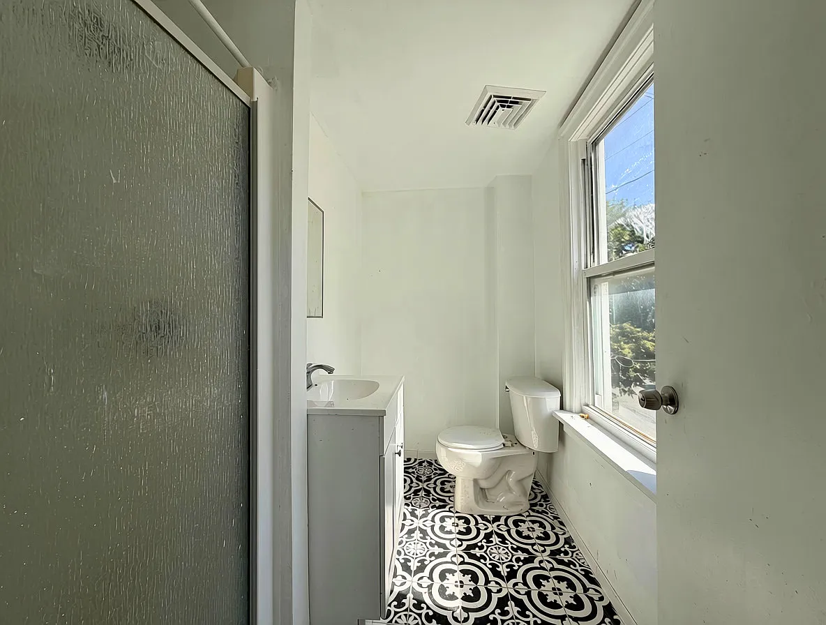 2 bed, 700 sqft, $1,850 — Photo 4