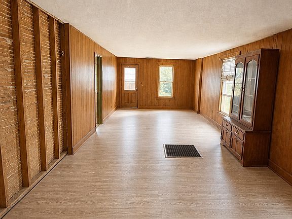4th image of 206 Comanche St