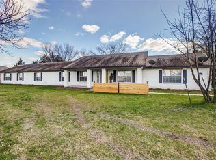 930 W Wintergreen Rd #B, Lancaster, TX 75134