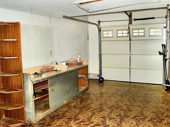 5th image of 306 NW Parkwood Pl