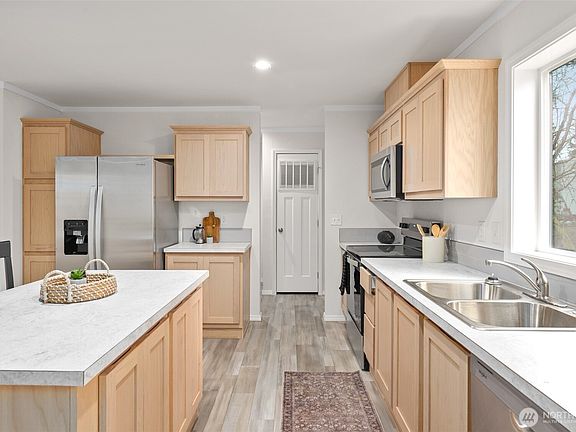 3rd image of 799 Edgewood Avenue NE