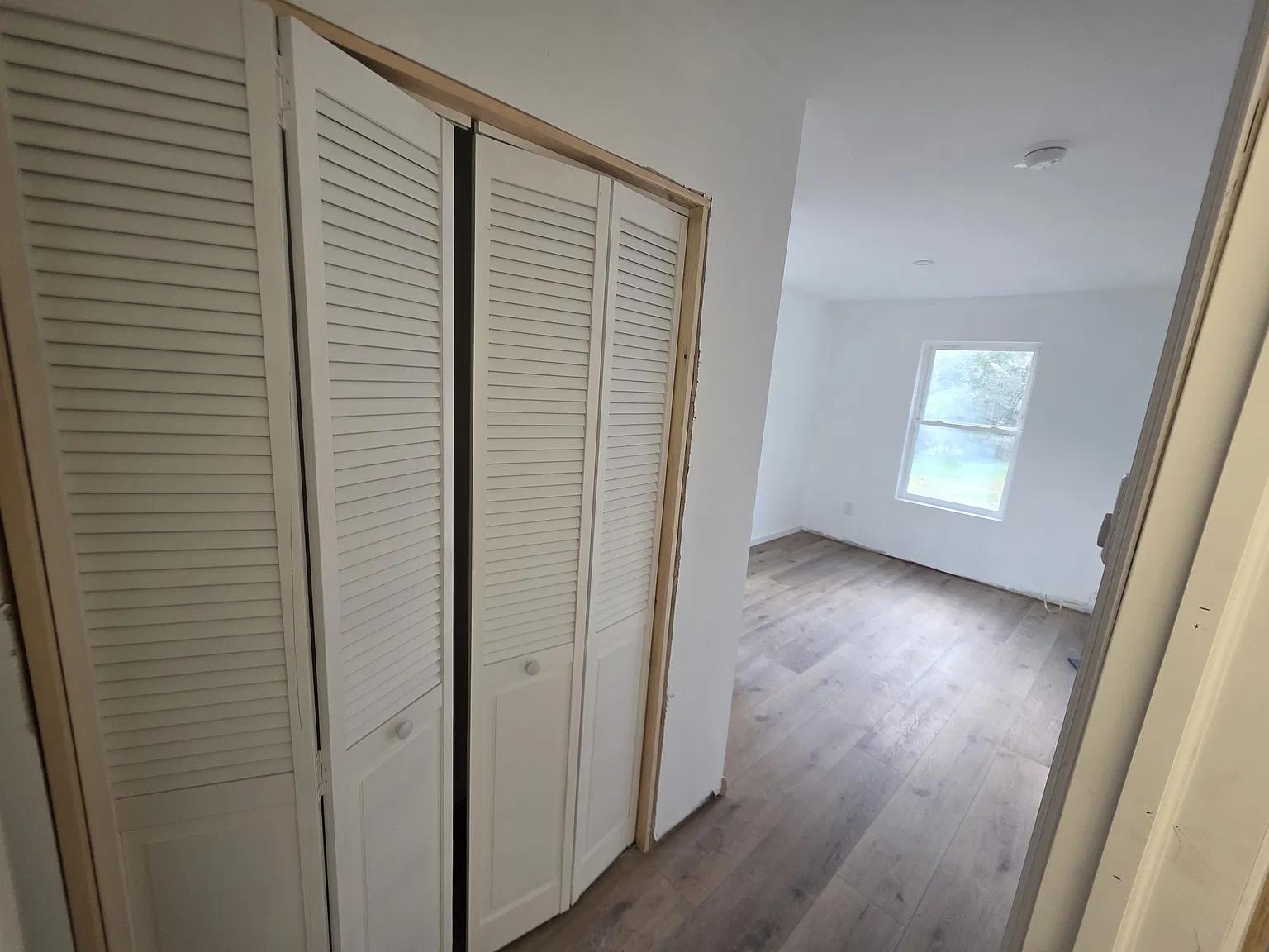 3 bed, 1200 sqft, $2,100 — Photo 3