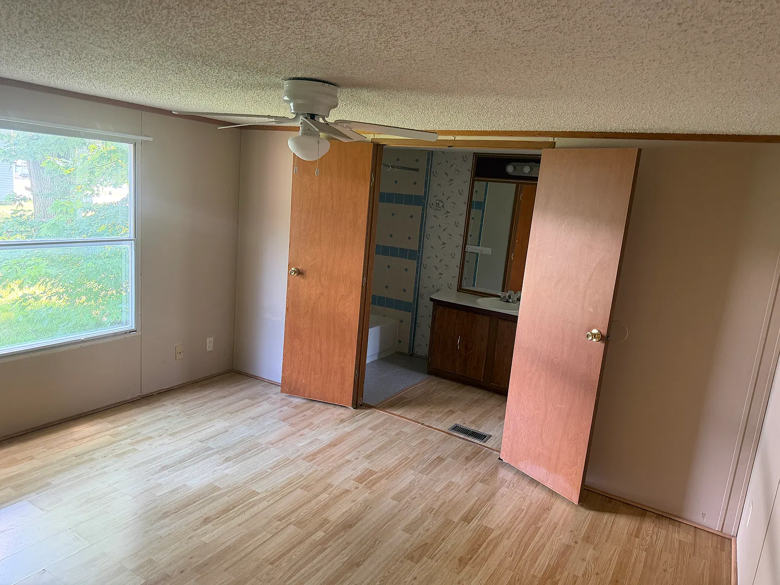3 bed, 938 sqft, $750 — Photo 3