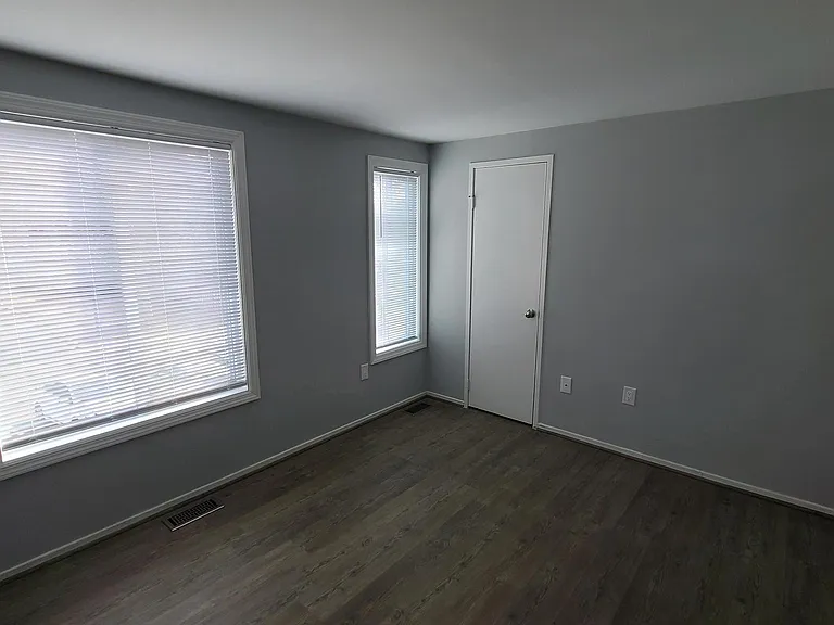 10724 Lester St — Photo 20