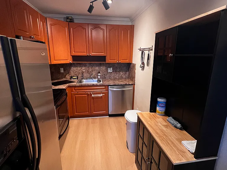 1540 NE 42nd Ct — Photo 7