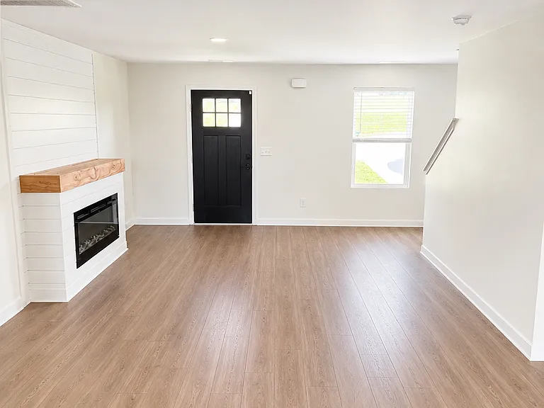 2210 Yearling Dr — Photo 2