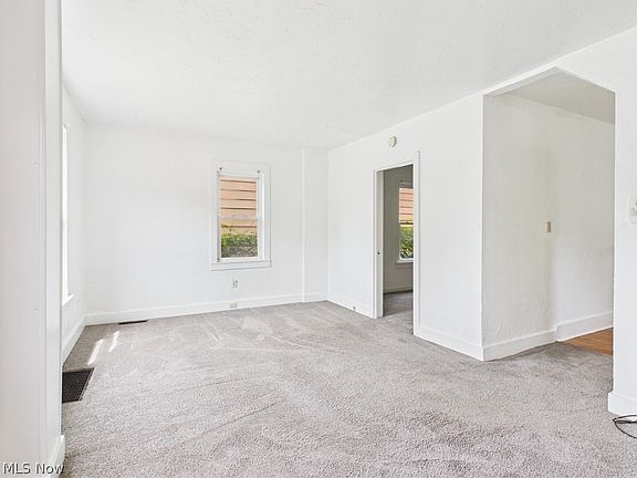 4th image of 529 Gage St