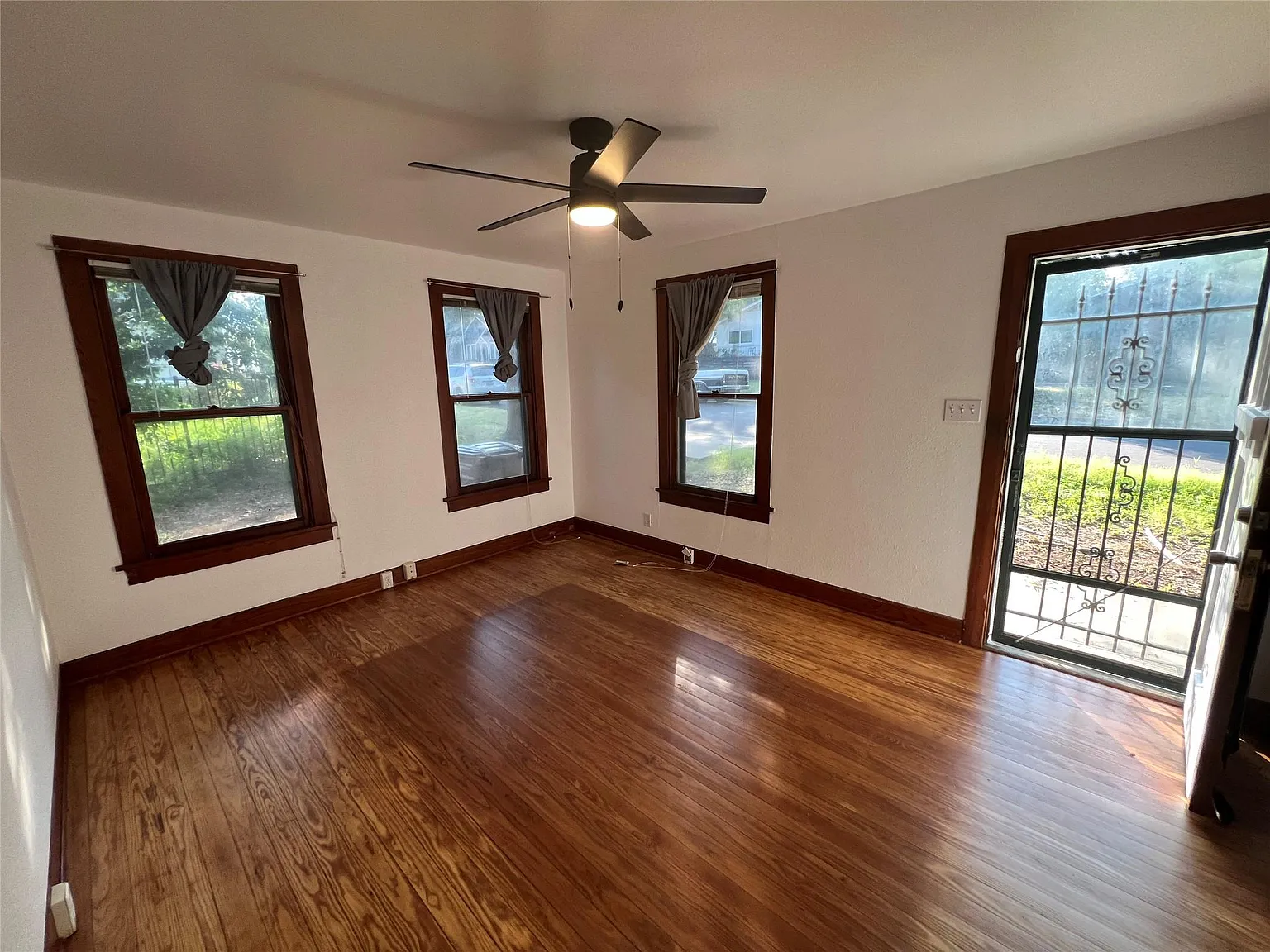 2 bed, 1.0 bath, 832 sqft, $1,850 — Photo 2