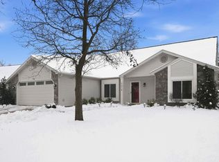 7314 Wood Meadows Ln, Fort Wayne, IN