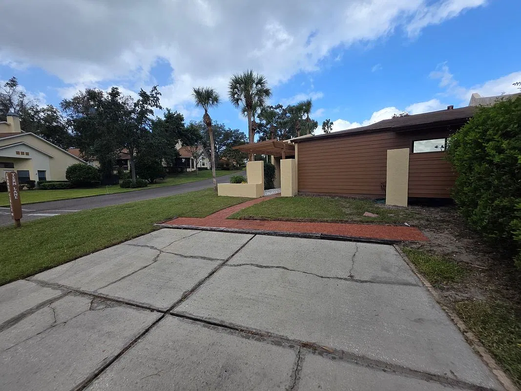 3 bed, 2.0 bath, 1502 sqft, $2,300 — Photo 2
