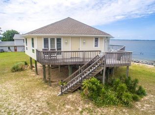 548 Riverside Dr, Deltaville, VA 23043