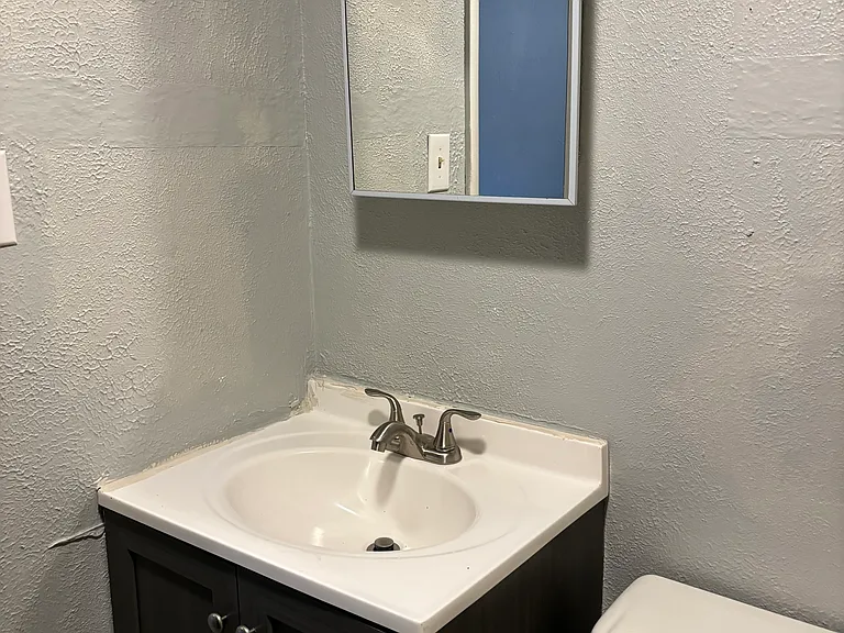 206 Ferry Rd — Photo 3