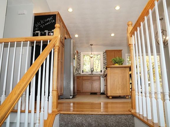 2nd image of 9 Laurel St