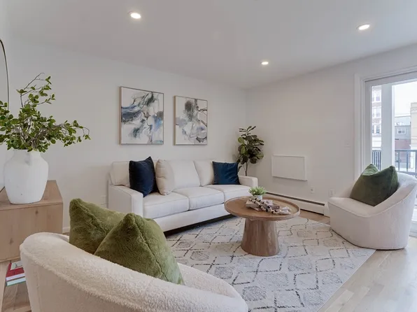 245 Lafayette St APT 1F, Salem, MA 01970