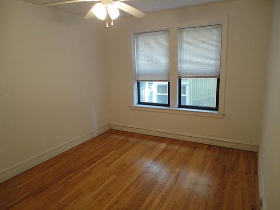 3rd image of 1947 W Winnemac Ave #3S
