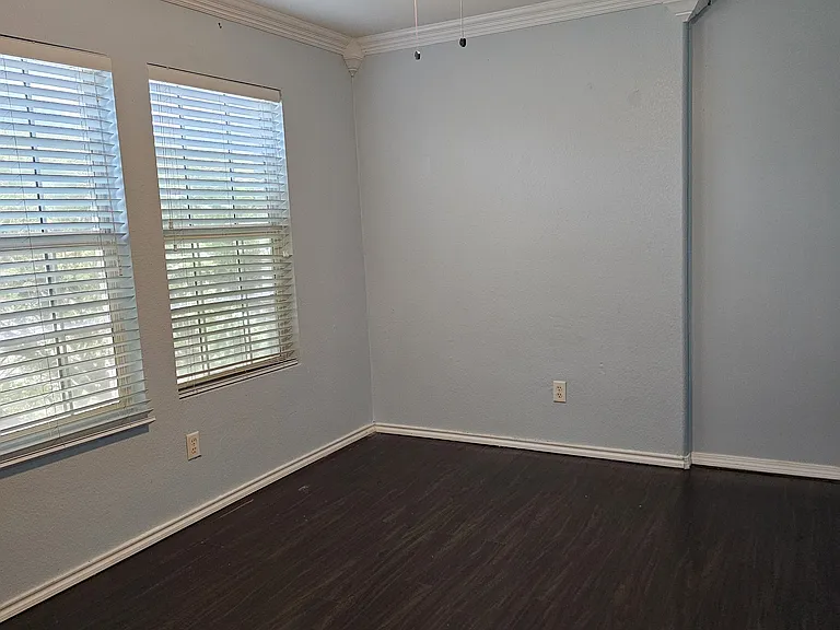 702 Locustberry Dr — Photo 6