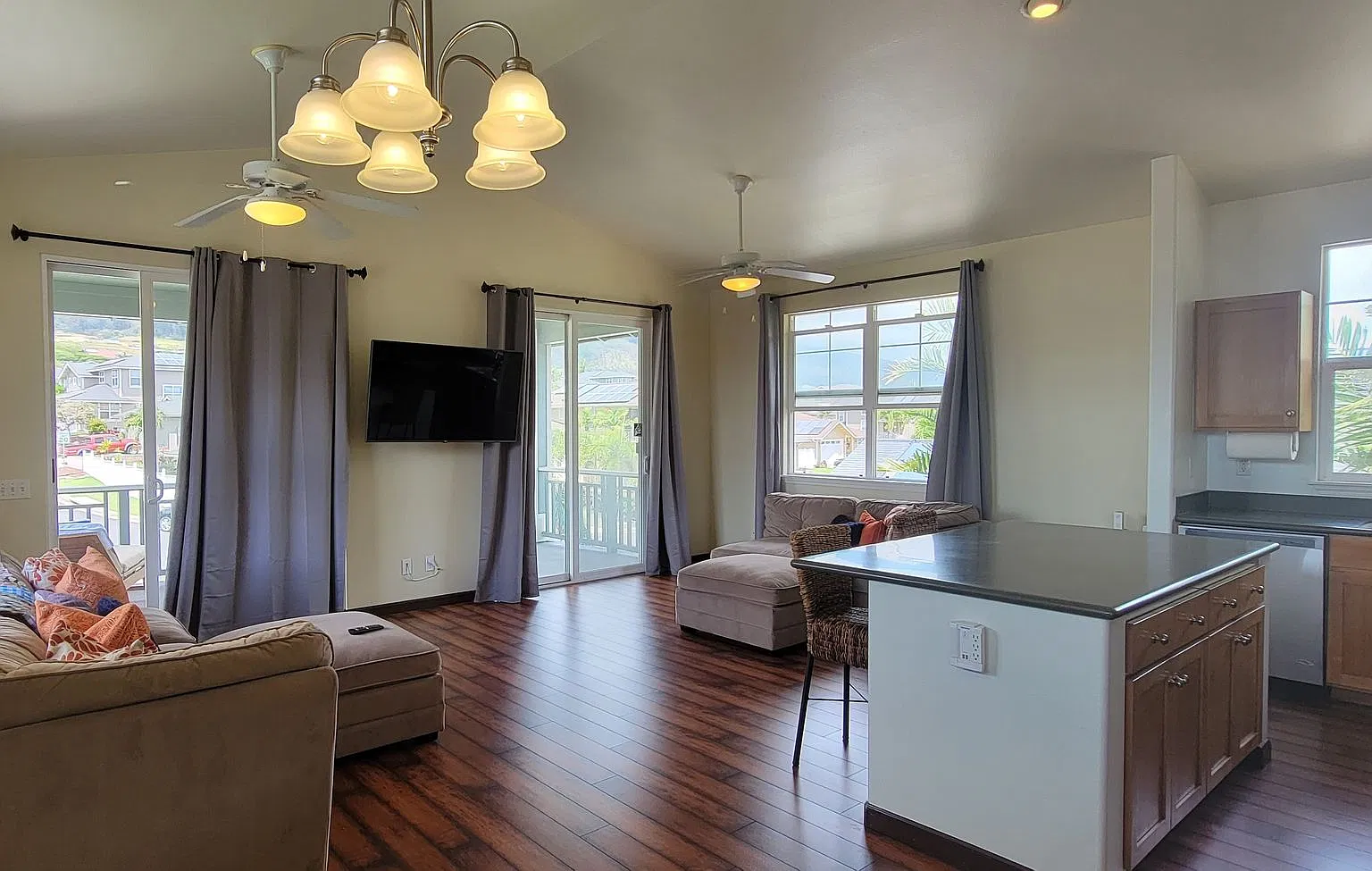 Spacious 2 level Partial Furnished Home — Photo 3