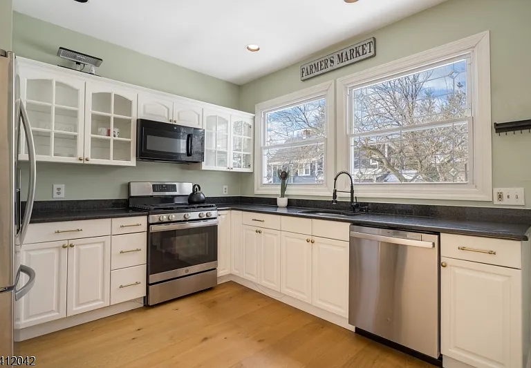 30 Sussex Ave #1 — Photo 5