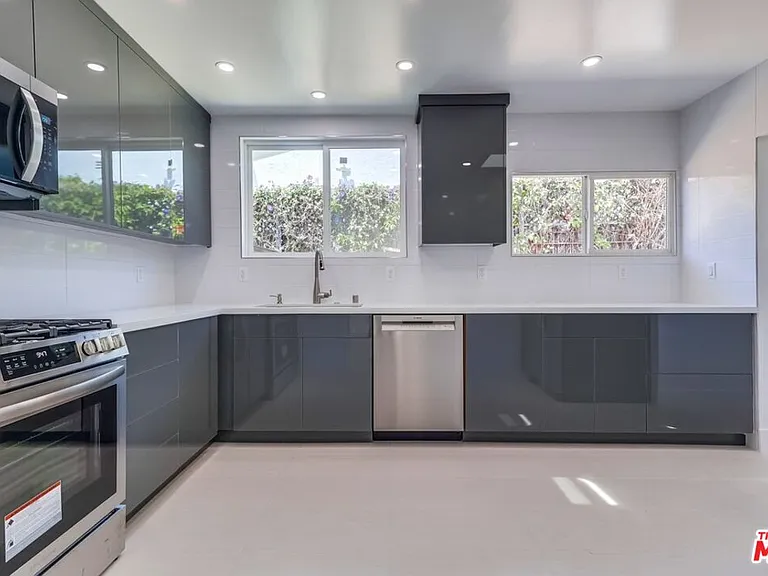 1318 S Longwood Ave — Photo 11