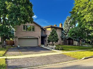 8 Elliotwood Ct, Toronto, ON M2L 2P9