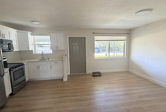 3rd image of 800 Moffett St #3