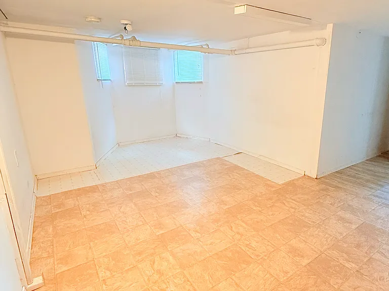 216 N Main St — Photo 16