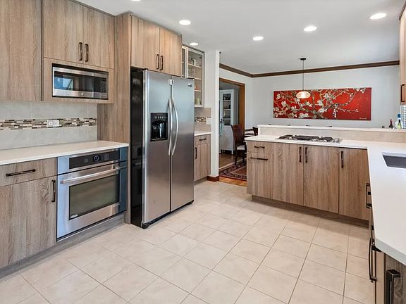 3rd image of 1264 Redfield Rd