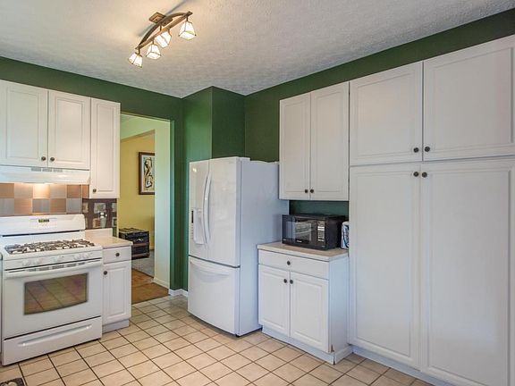4th image of 5699 Westbriar Ct