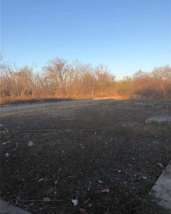 2nd image of 301 Gano St