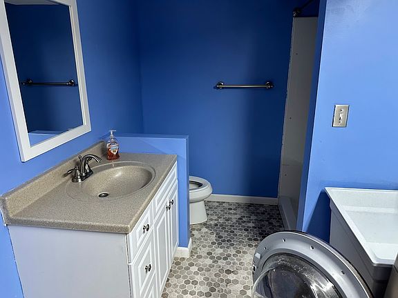 2nd image of 483 Lockport Ave SW #1