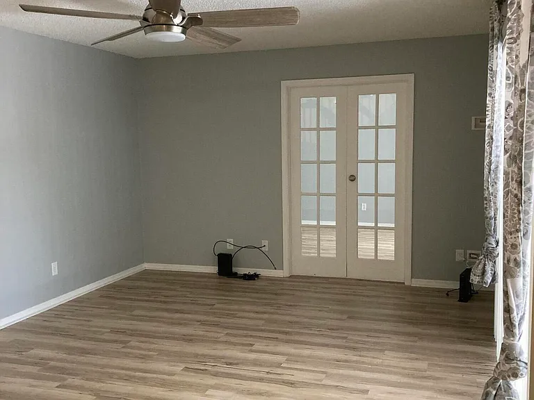 303 SE Castle Ct #3-C — Photo 6