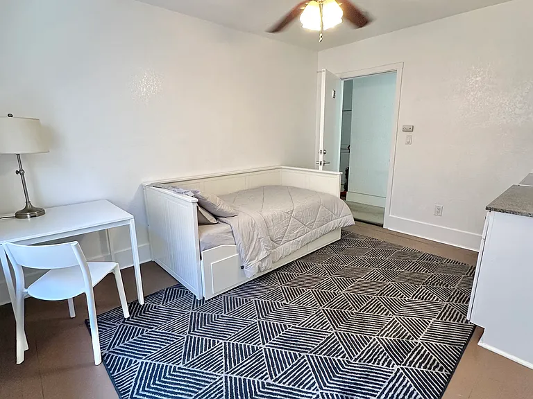 127 W 5th St #18 — Photo 3