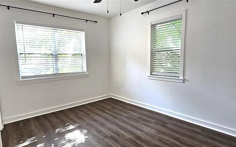 3230 W Shadowlawn Ave NE #GARAGE — Photo 5