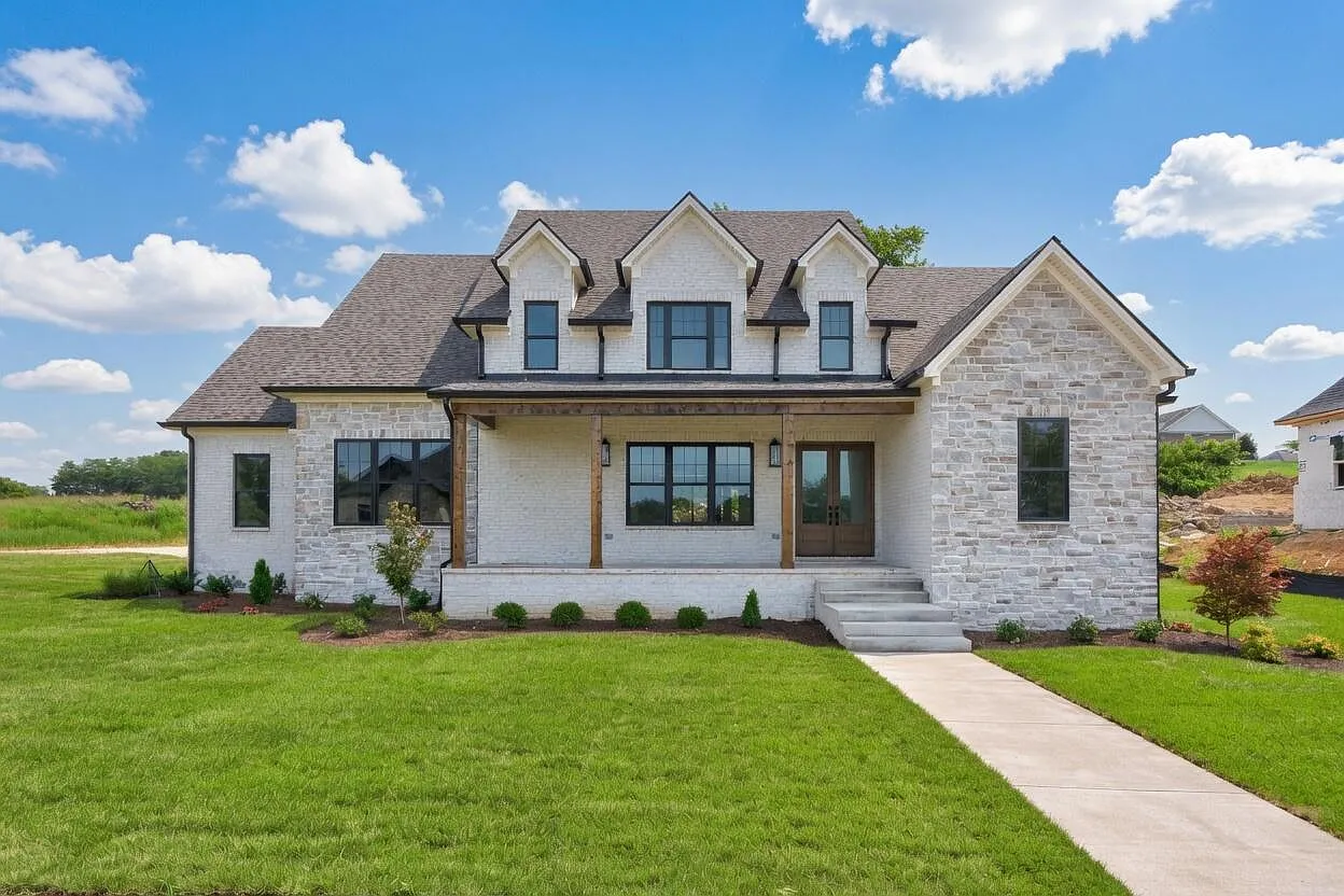 5 bed, 3.5 bath, 4016 sqft, $5,000 — Photo 1