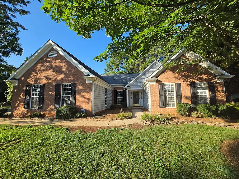 112 Spring Grove Dr — Photo 1