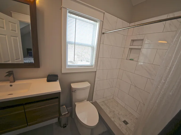 1612 E Camby Ct — Photo 10