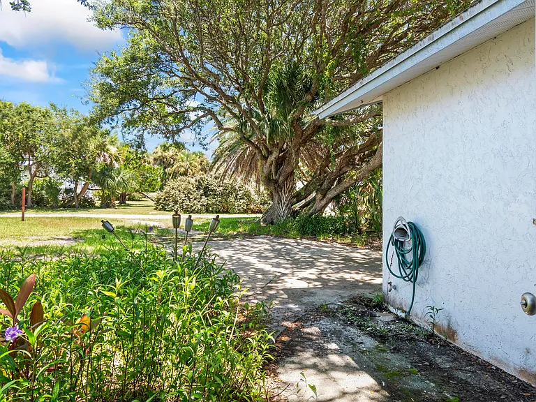 1205 S Flagler Ave — Photo 45