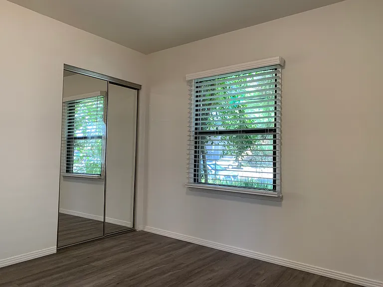 2497 1/2 S Barrington Ave #2497-1/2 — Photo 12