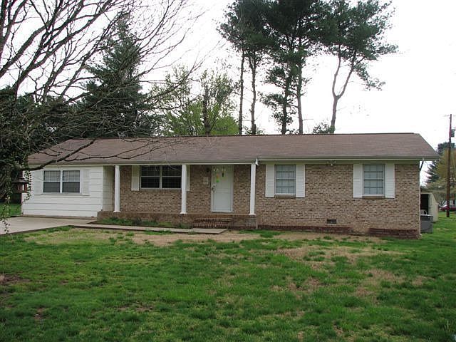 2nd image of 121 Ewton St