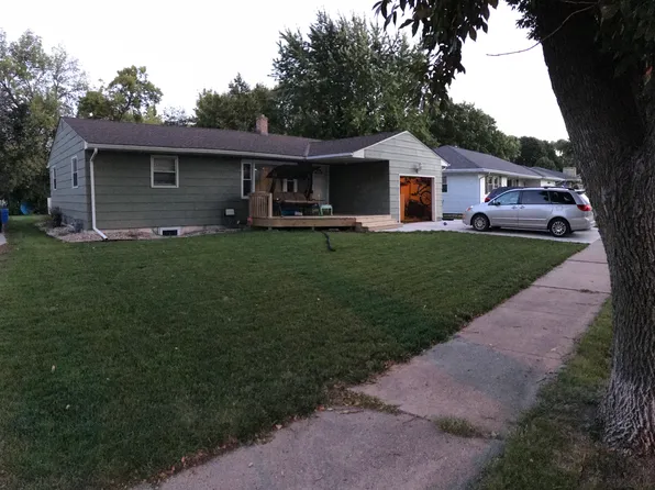 613 Camden Dr, Marshall, MN 56258