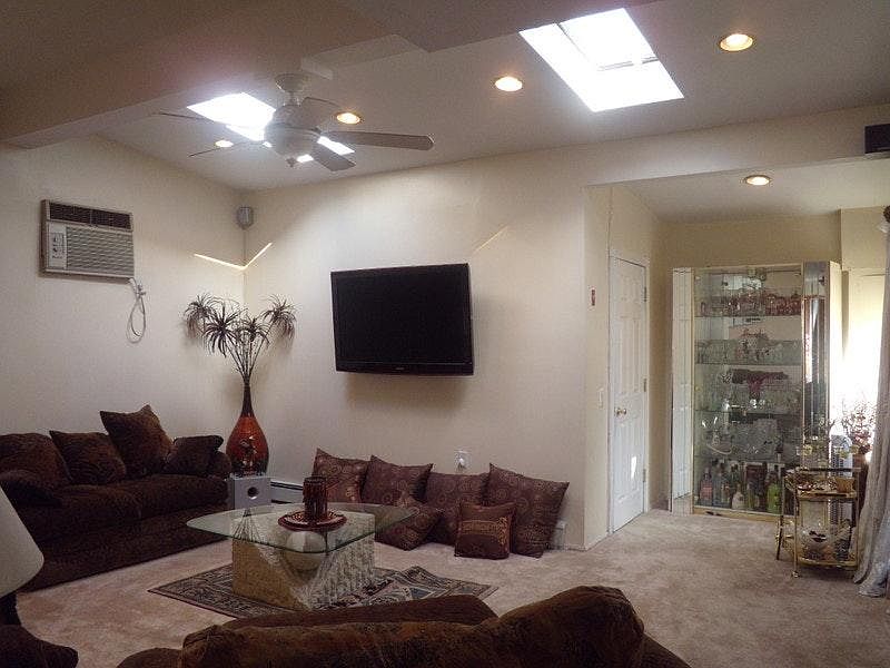 1st image of 204 East Ave