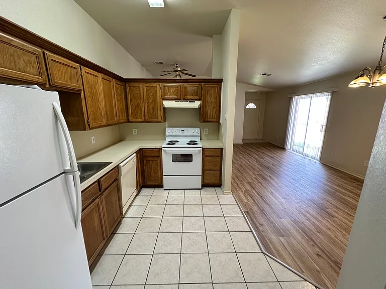 3201 Conestoga Dr #B — Photo 8