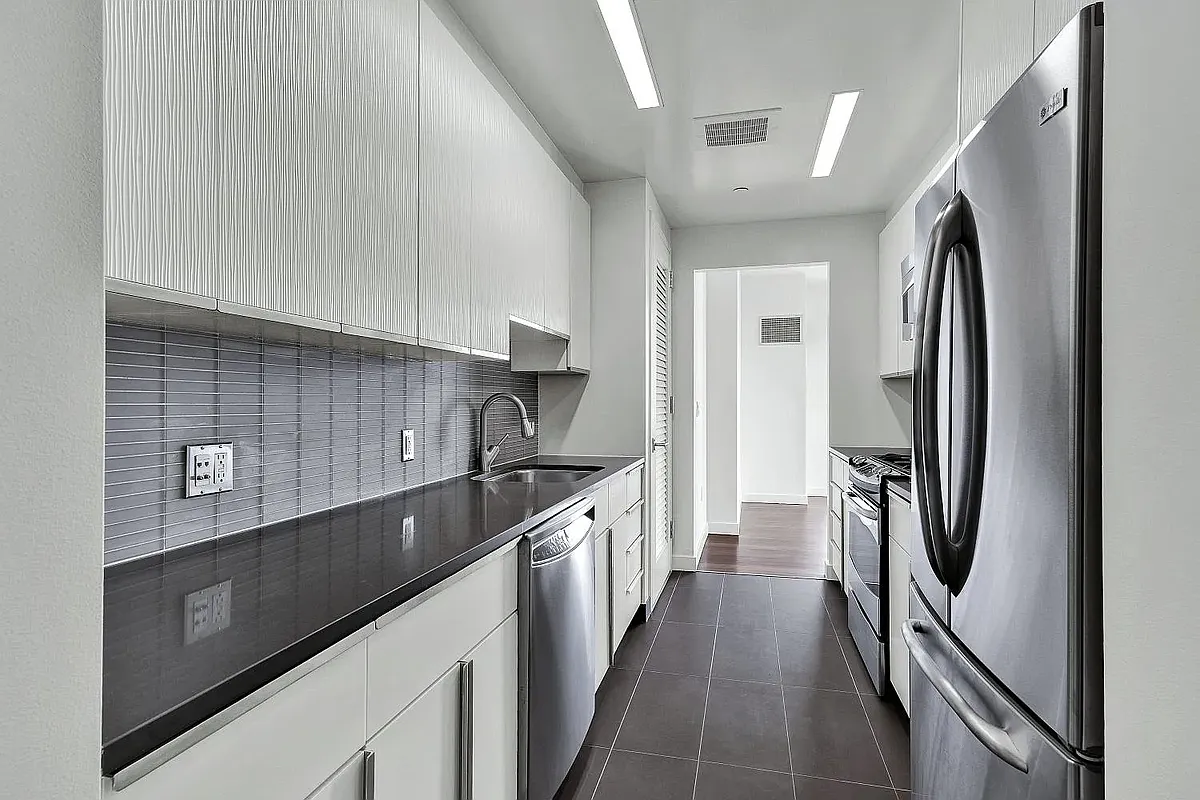 Building Photo - 200 W 67th St #18D