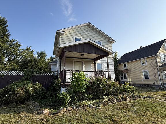 2nd image of 935 W 20th St